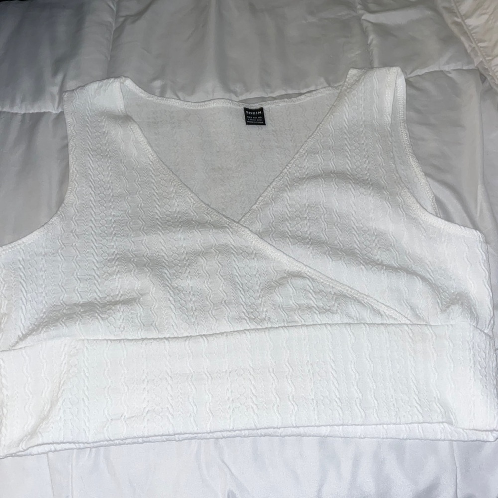 White knit pattern crop top